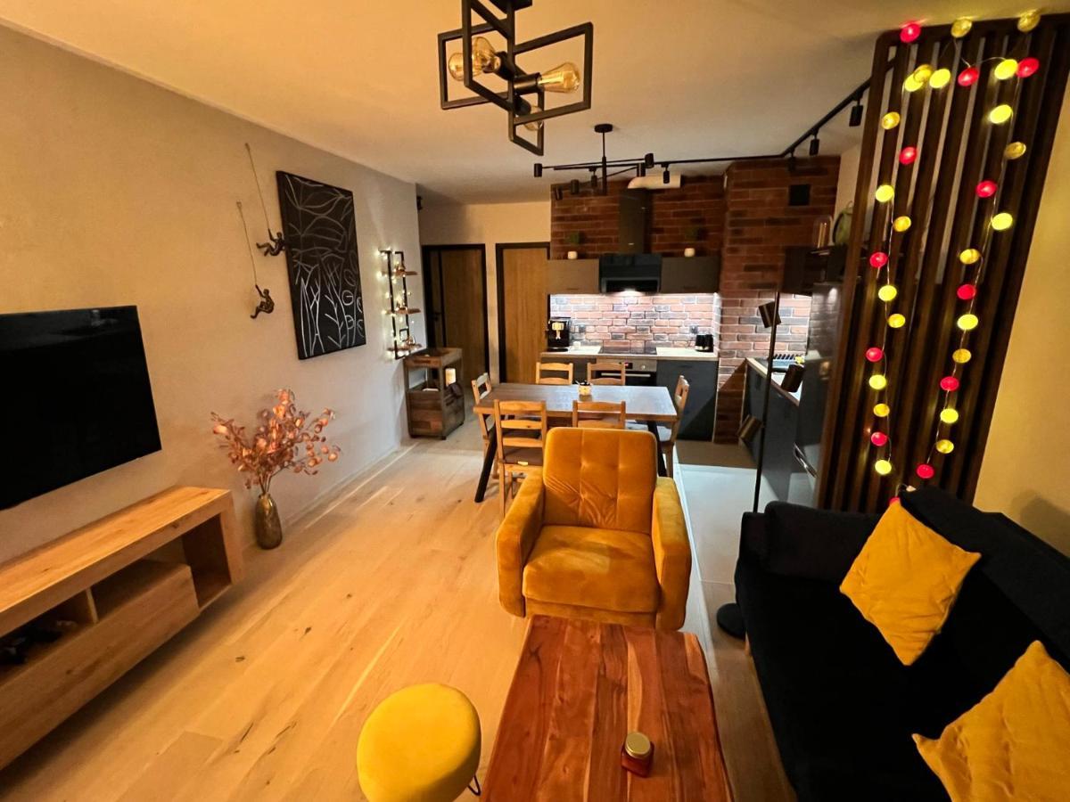 Downtown View 3 60m2+ Free Garage 2km Old Town Metro 9min Tram Apartment